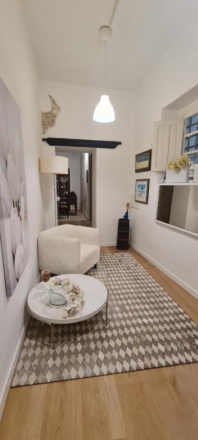 Beni Benius Hotel Каляри Екстериор снимка
