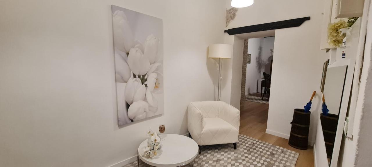 Beni Benius Hotel Каляри Екстериор снимка