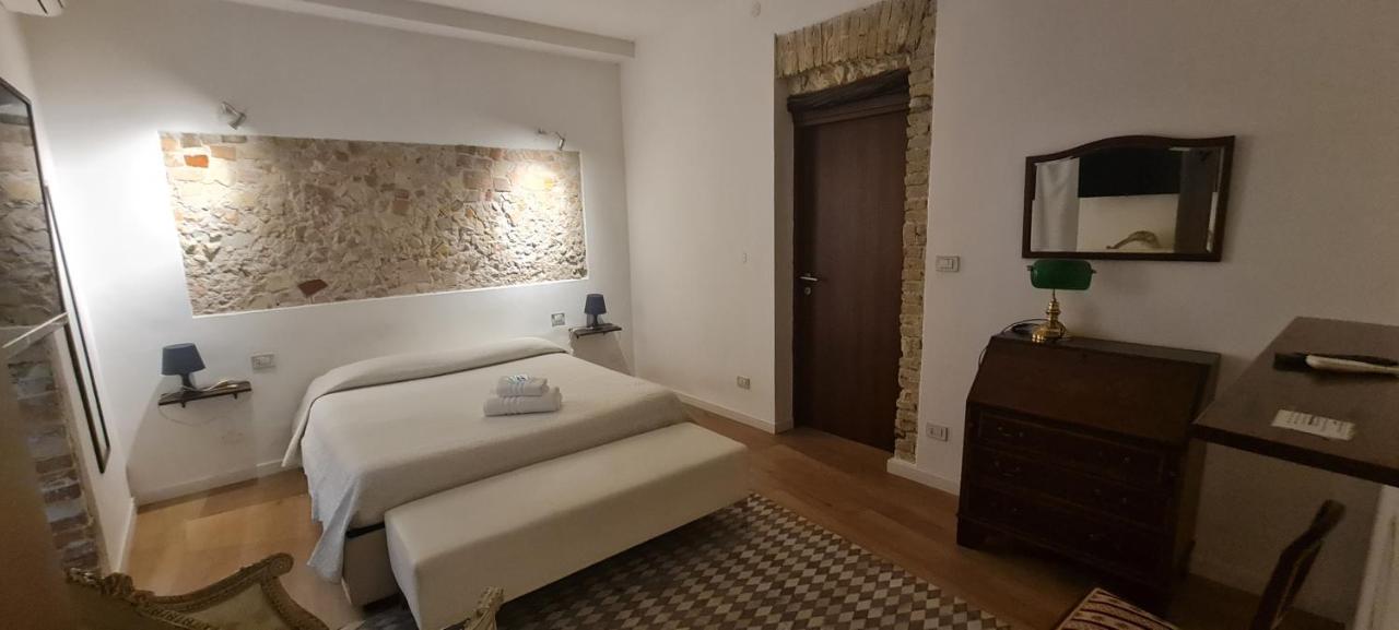 Beni Benius Hotel Каляри Екстериор снимка