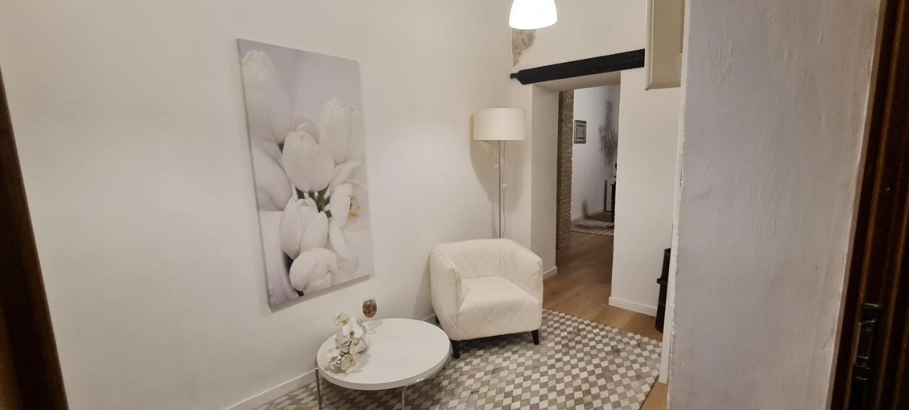 Beni Benius Hotel Каляри Екстериор снимка