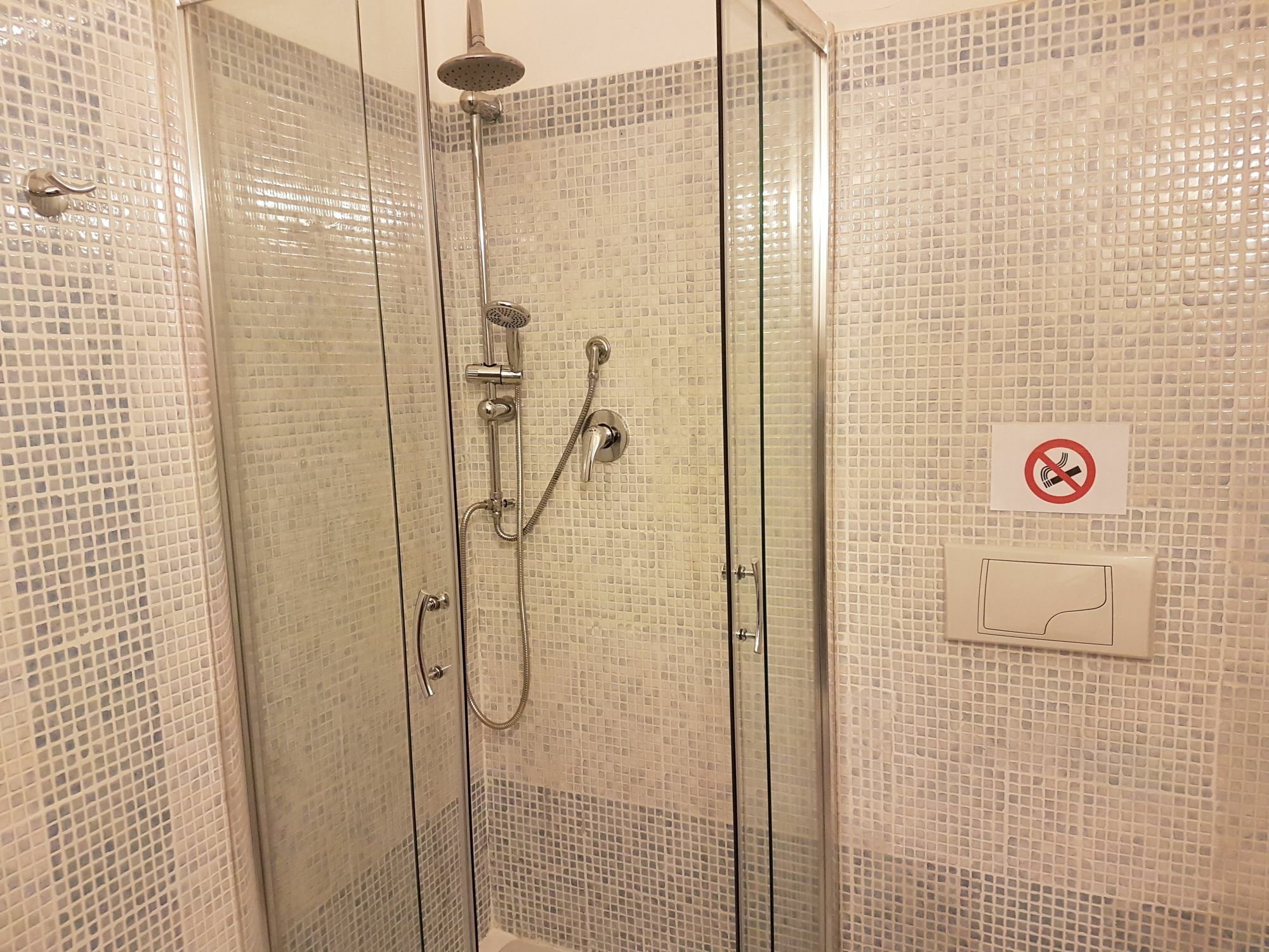 Beni Benius Hotel Каляри Екстериор снимка