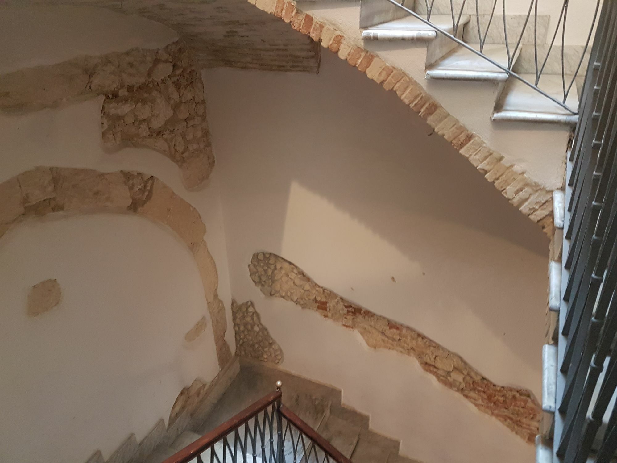 Beni Benius Hotel Каляри Екстериор снимка