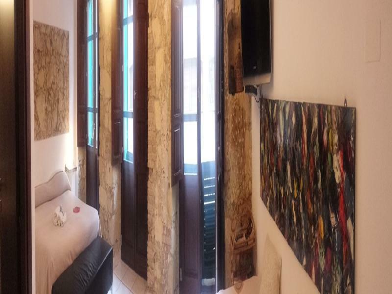 Beni Benius Hotel Каляри Екстериор снимка