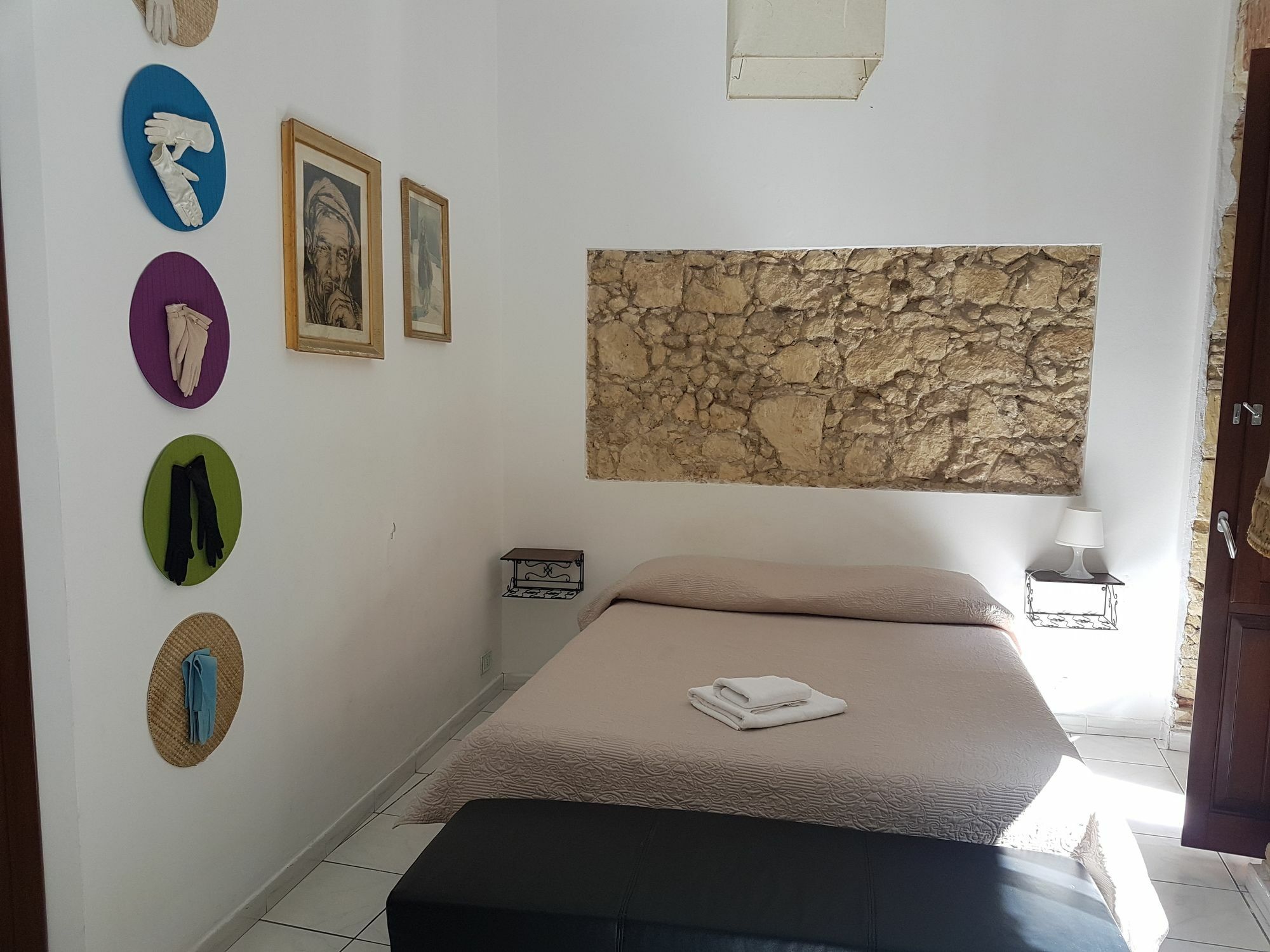 Beni Benius Hotel Каляри Екстериор снимка