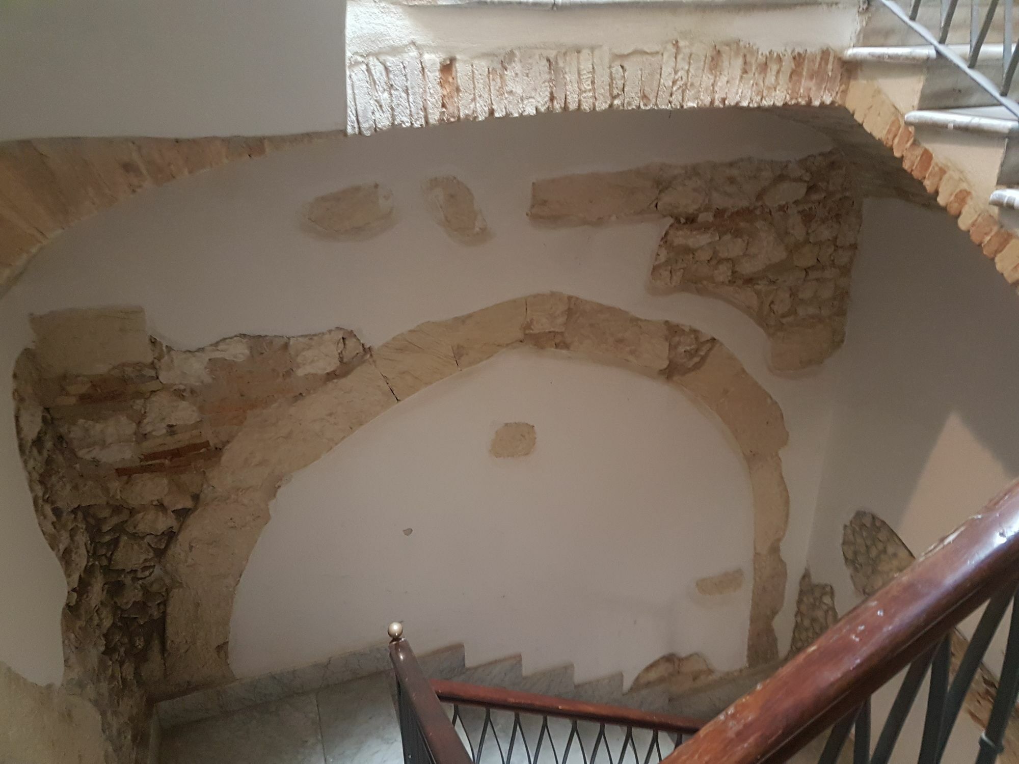 Beni Benius Hotel Каляри Екстериор снимка